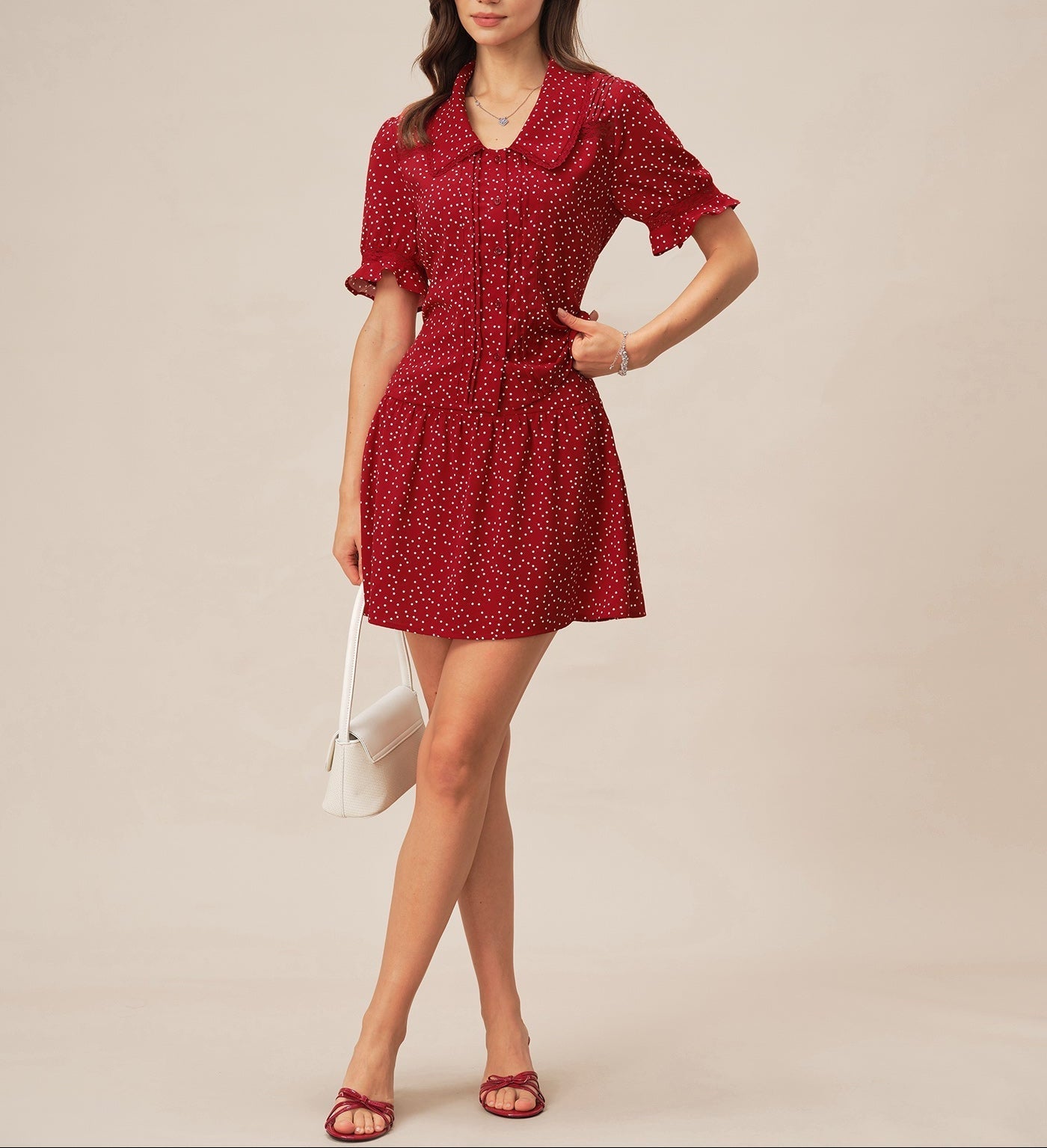 Alba - Vestito rosso con maniche a sbuffo e collo a pois