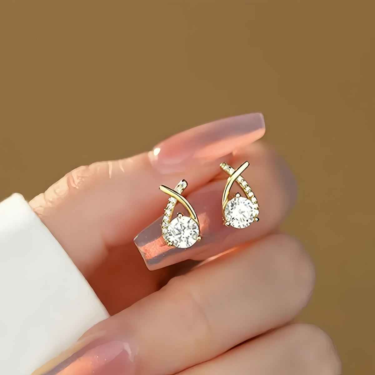 Soledad - Orecchini con Croce Dorata e Zirconia Cubica