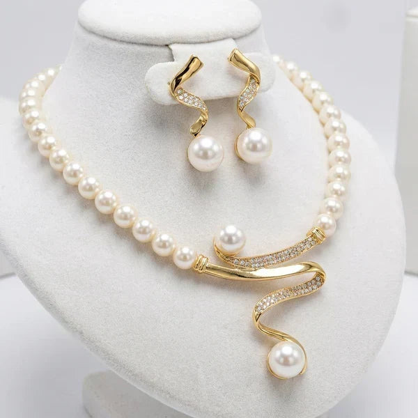 Almudena - Set di Collana e Orecchini con Perle Naturali