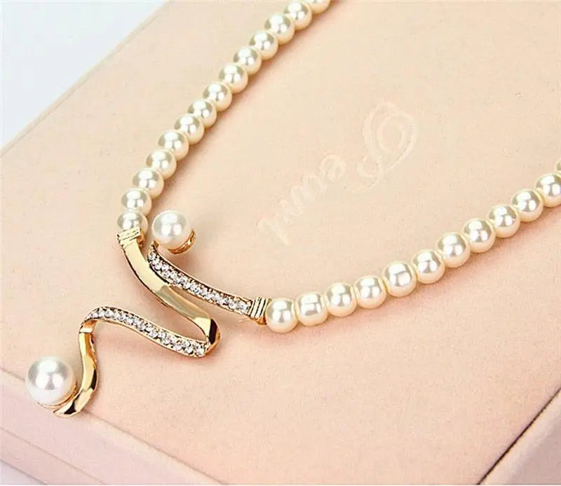 Almudena - Set di Collana e Orecchini con Perle Naturali