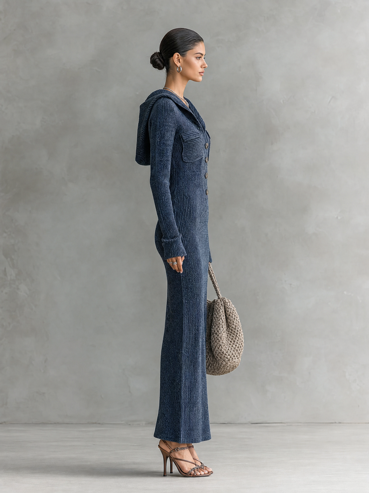 Abito lungo in maglia aderente con cappuccio da donna