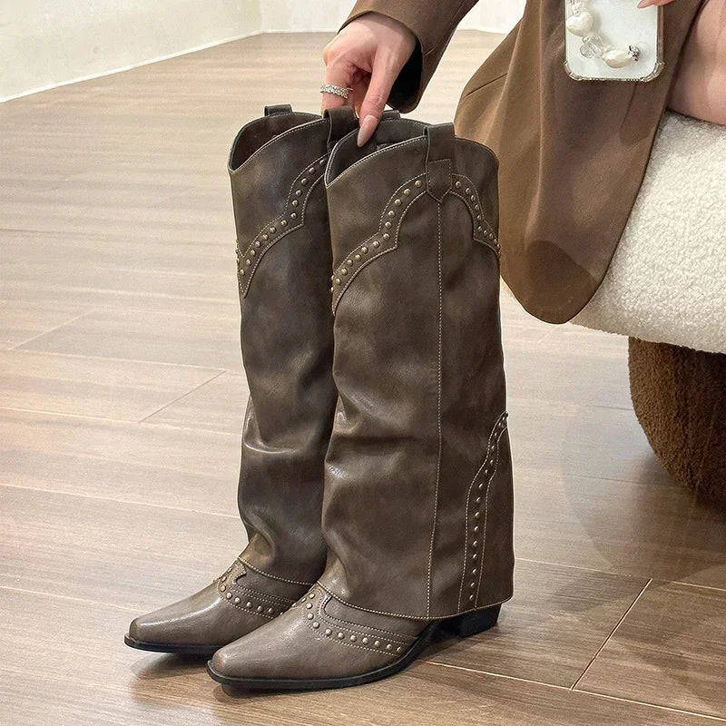 Stivali cowboy alti con tacco quadrato
