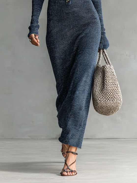 Abito lungo in maglia aderente con cappuccio da donna