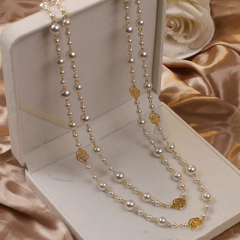 Mercedes - Elegante Collana Dorata con Perle