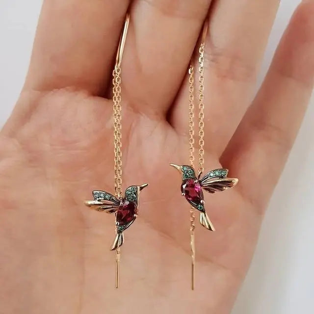 Amalia - Orecchini a Filo con Colibrì in Oro e Cristalli