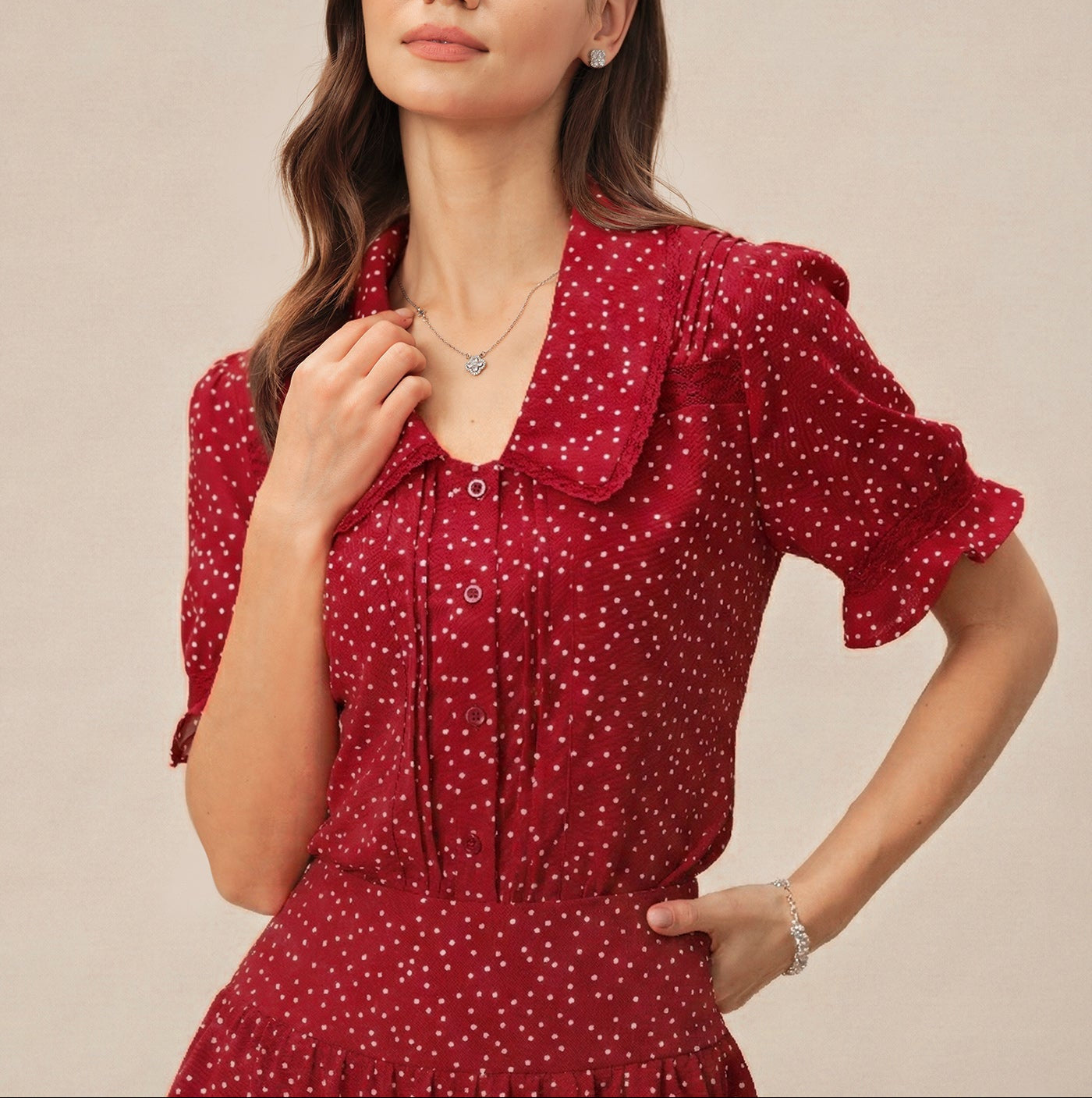 Alba - Vestito rosso con maniche a sbuffo e collo a pois