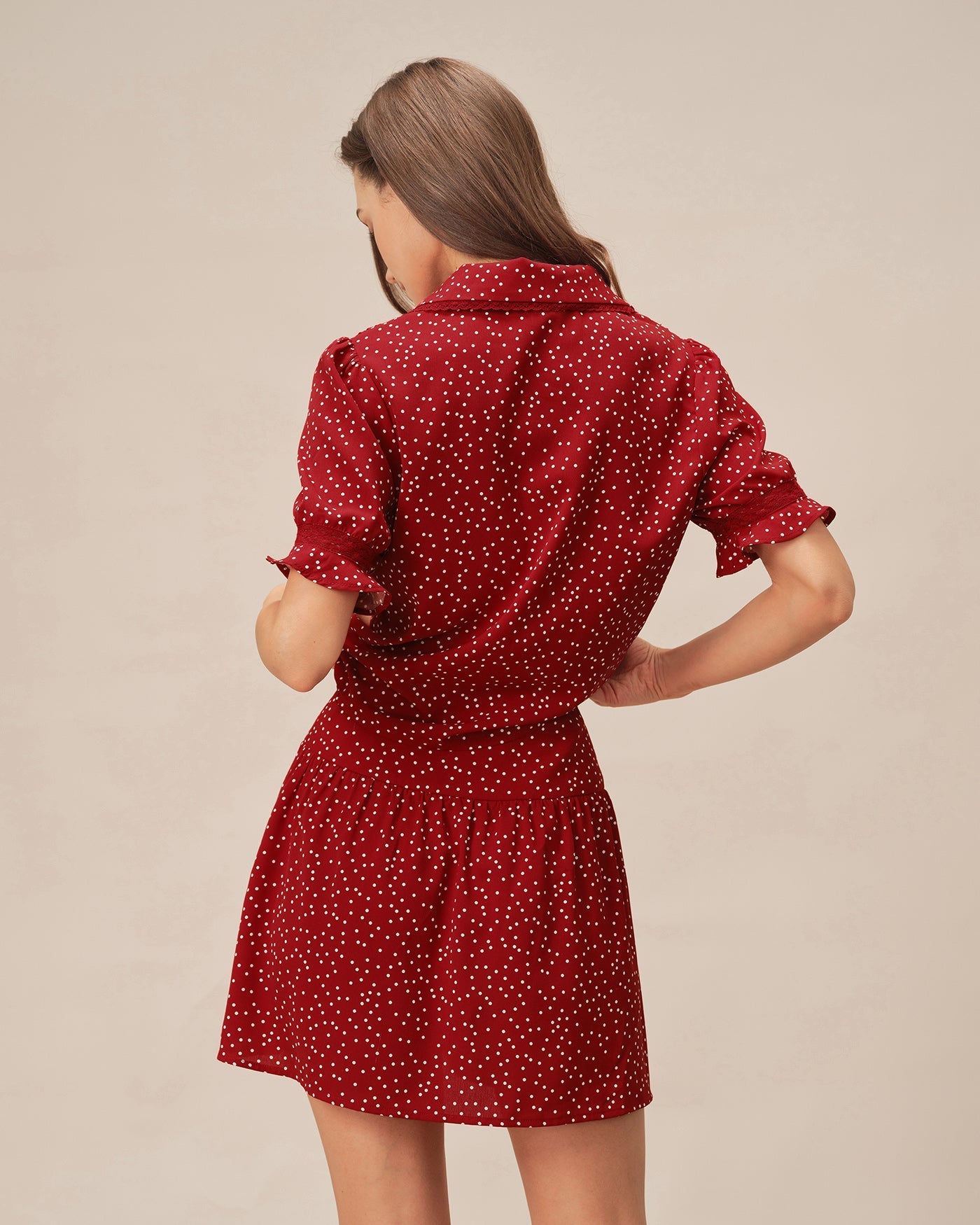 Alba - Vestito rosso con maniche a sbuffo e collo a pois